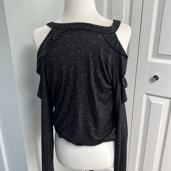 American Eagle Outfitters Cold-Shoulder Long Sleeve Sweater. Size M - Picture 5 of 6